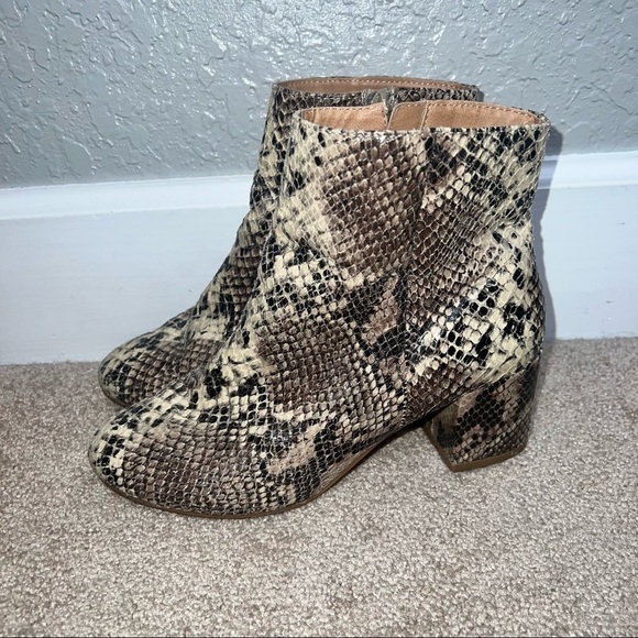 Urban Outfitters Snake Skin Look Ankle Heel Booties - Picture 8 of 14
